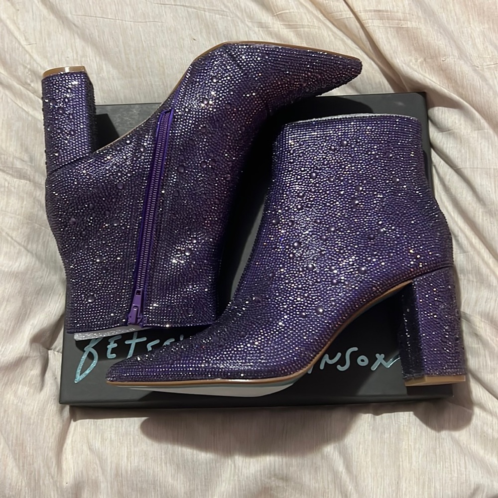 NEW IN THE BOX - Betsey Johnson Cady Boots PURPLE size 10